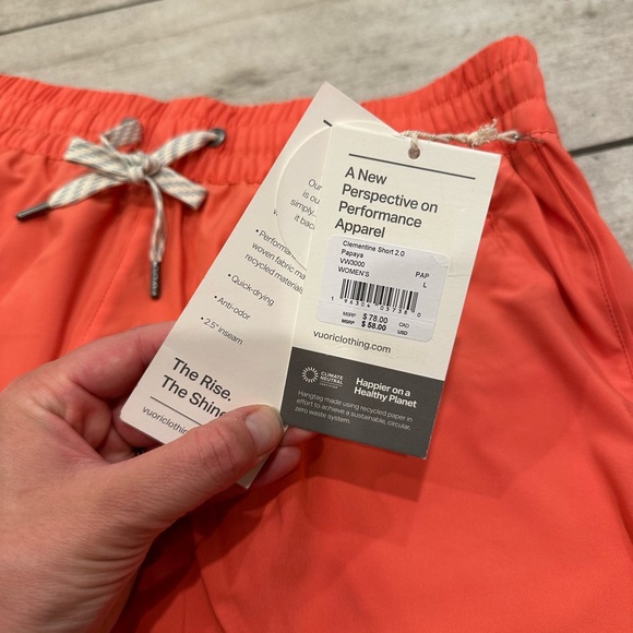 NWT Vuori Clementine Short 2.0 2.5” - Picture 5 of 11